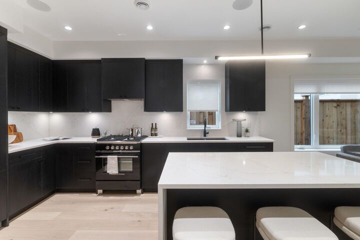 Property Photo: 2539 Grant Street 2 BC V5K 3G6