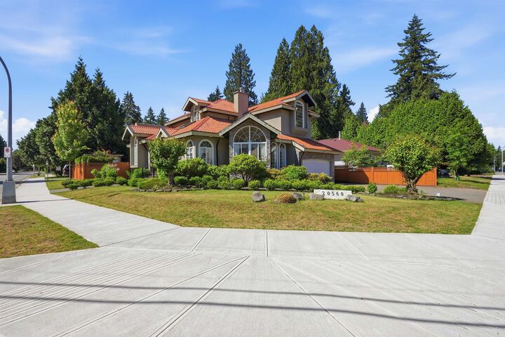 20560 46A Avenue — photo 1