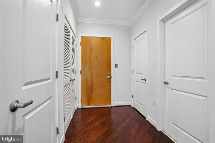 Property Photo: 181 E Reed Avenue 203 VA 22305