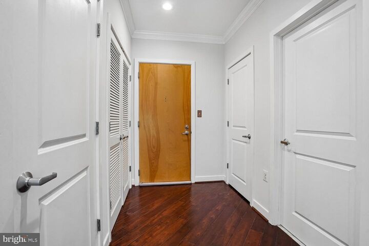Property Photo:  181 E Reed Avenue 203  VA 22305 