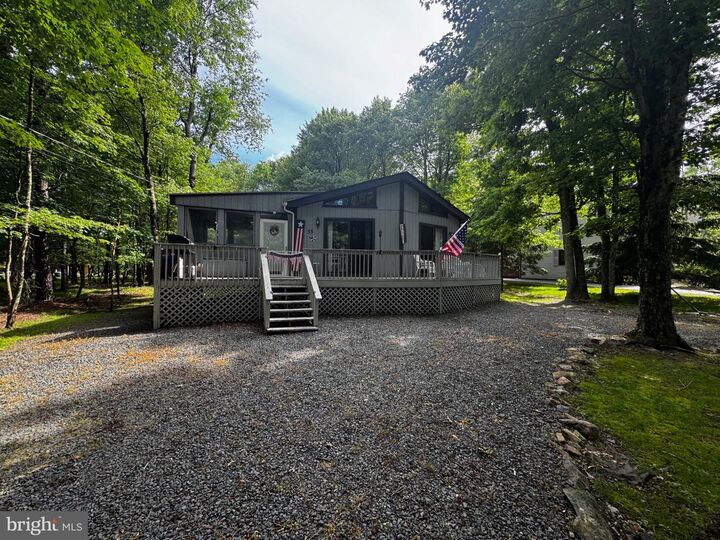 Property Photo: 33 Eliot Lane PA 18210