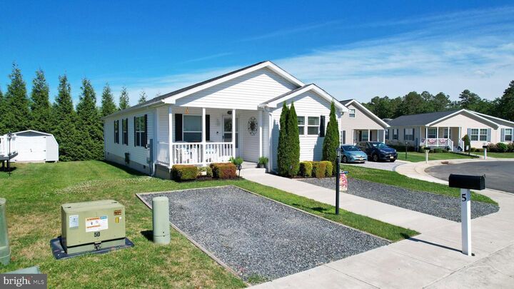 Property Photo:  5 Redwood Court  NJ 08330 