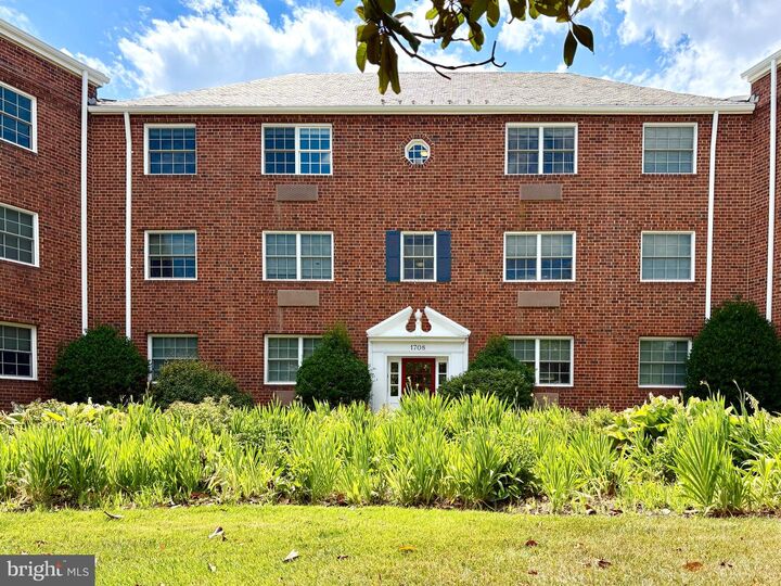 Property Photo:  1708 W Abingdon Drive 301  VA 22314 