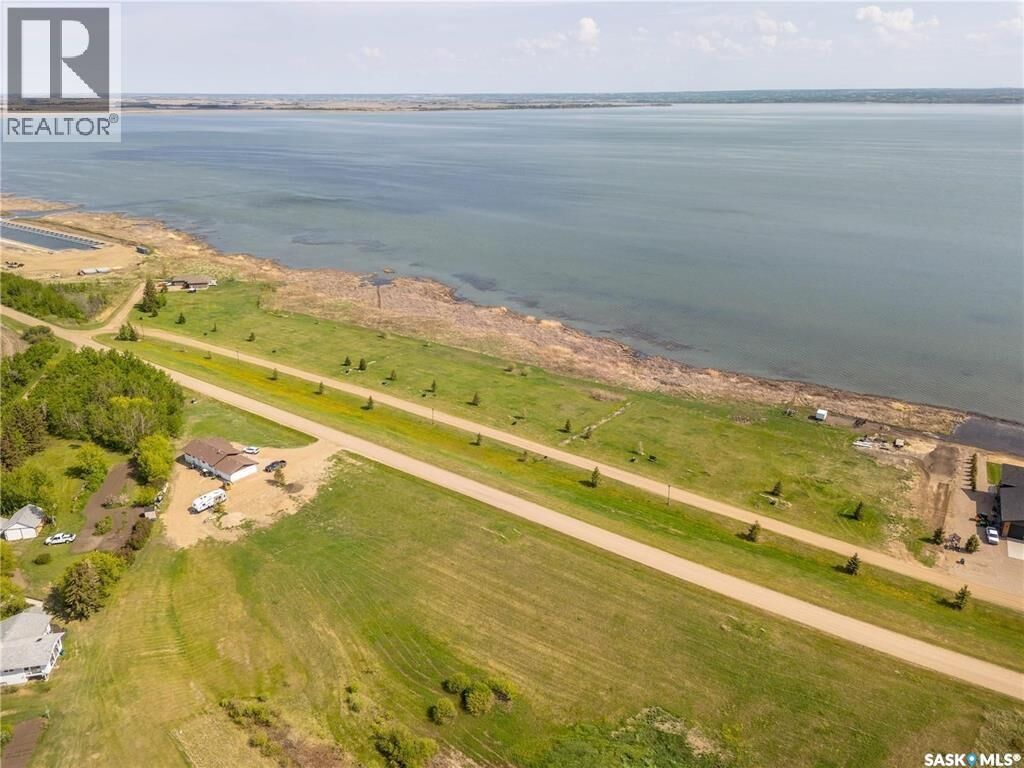 Property Photo: 820 Lakeshore Drive SK S0M 1X0