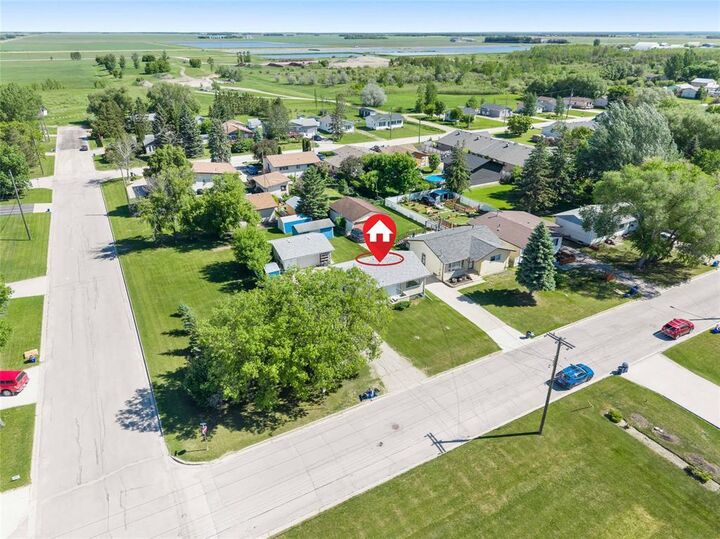Property Photo:  501 Pine Avenue  MB R0E 0C0 