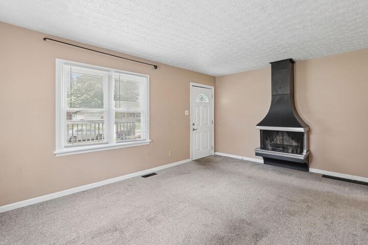 Property Photo: 1010 Rose Place OH 43227
