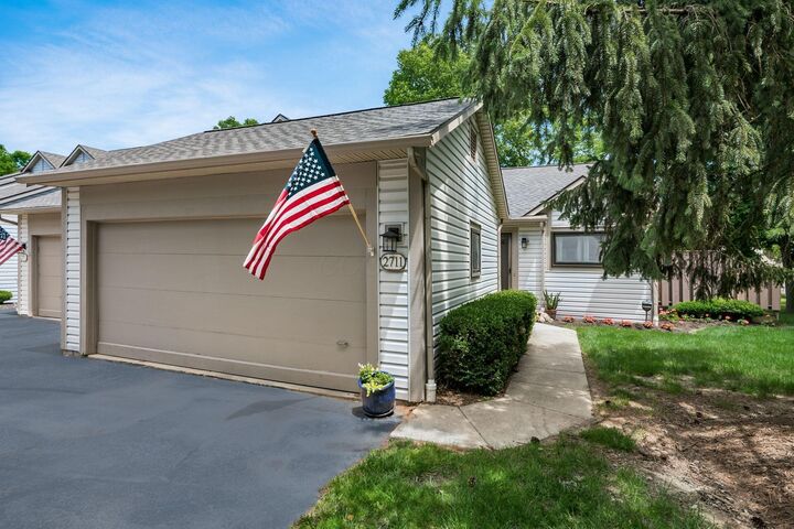 Property Photo:  2711 Woodland Trail Drive  OH 43231 