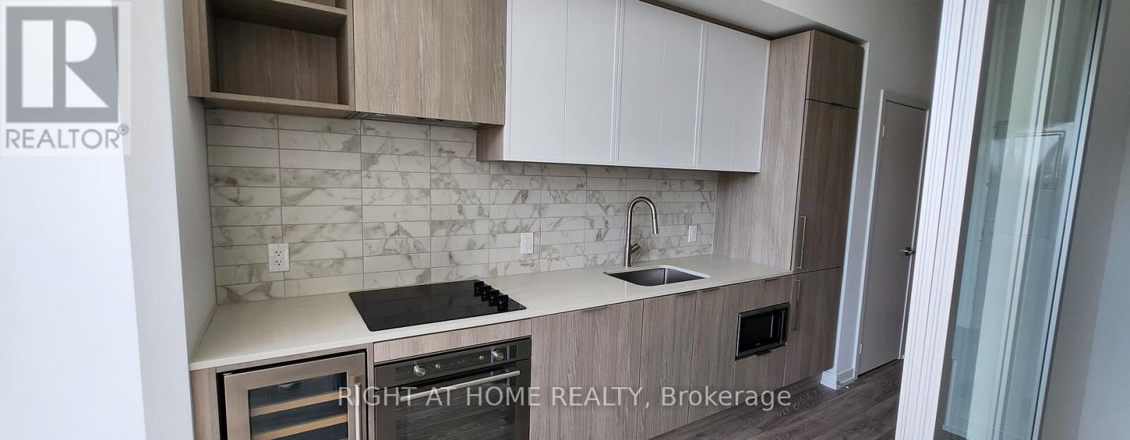 Property Photo: 2020 Bathurst Street 209 ON M5P 3L1