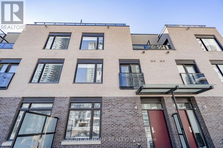 Property Photo:  4030 Parkside Village Drive 5  ON L5B 0K2 