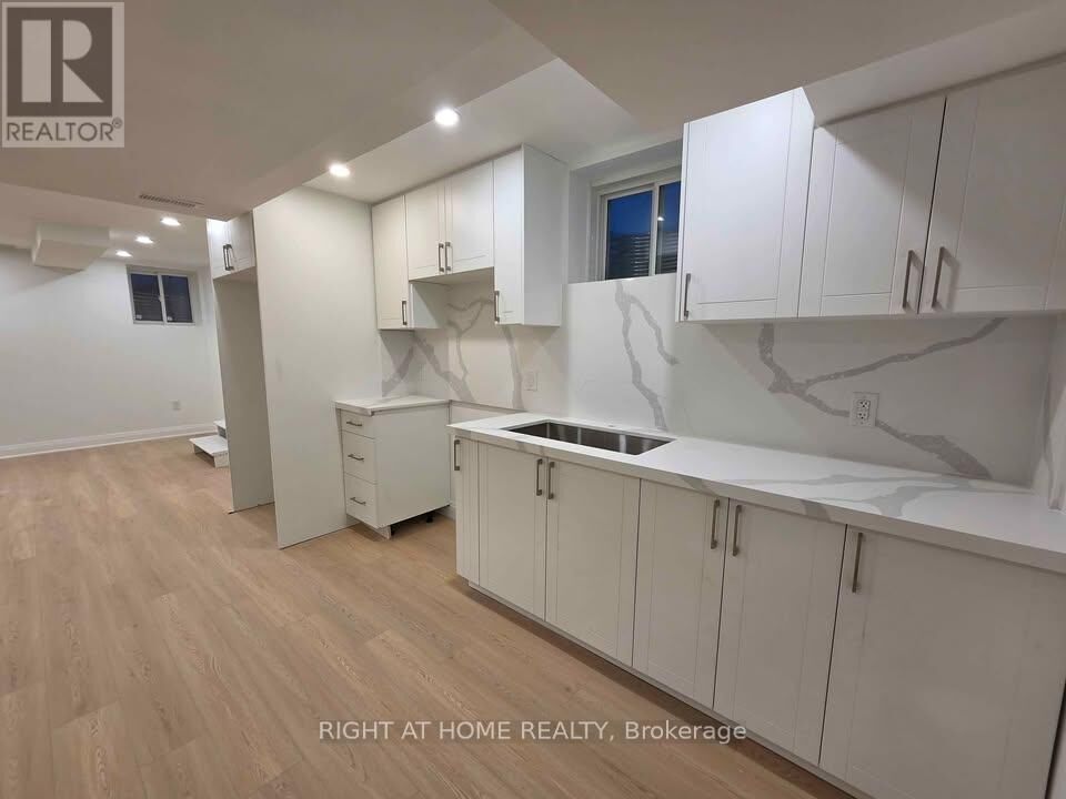 Property Photo:  2 Betterridge Trail Lower  ON L9J 0Z6 