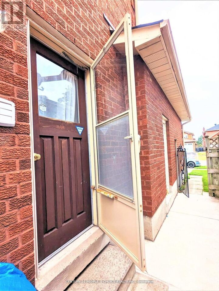 Property Photo:  485 Greenpark Crescent Bsmt  ON L5B 3P4 