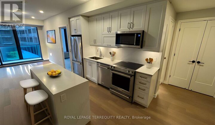 Property Photo: 1415 Dundas Street East 403 ON L6H 8A3