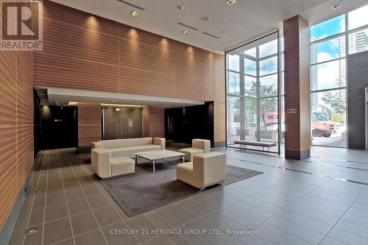 Property Photo: 135 Village Green Square 1216 ON M1S 0G4