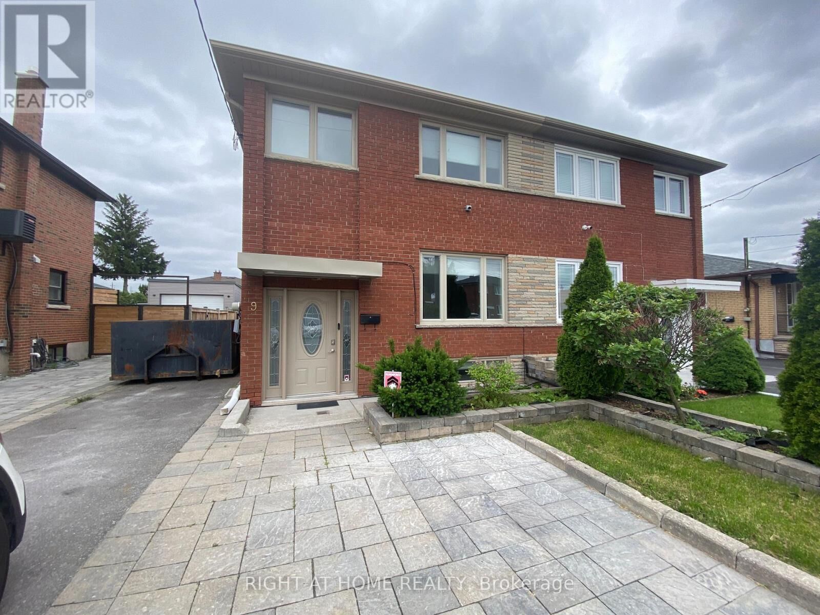 Property Photo:  9 Snowood Court  ON M3N 1E7 