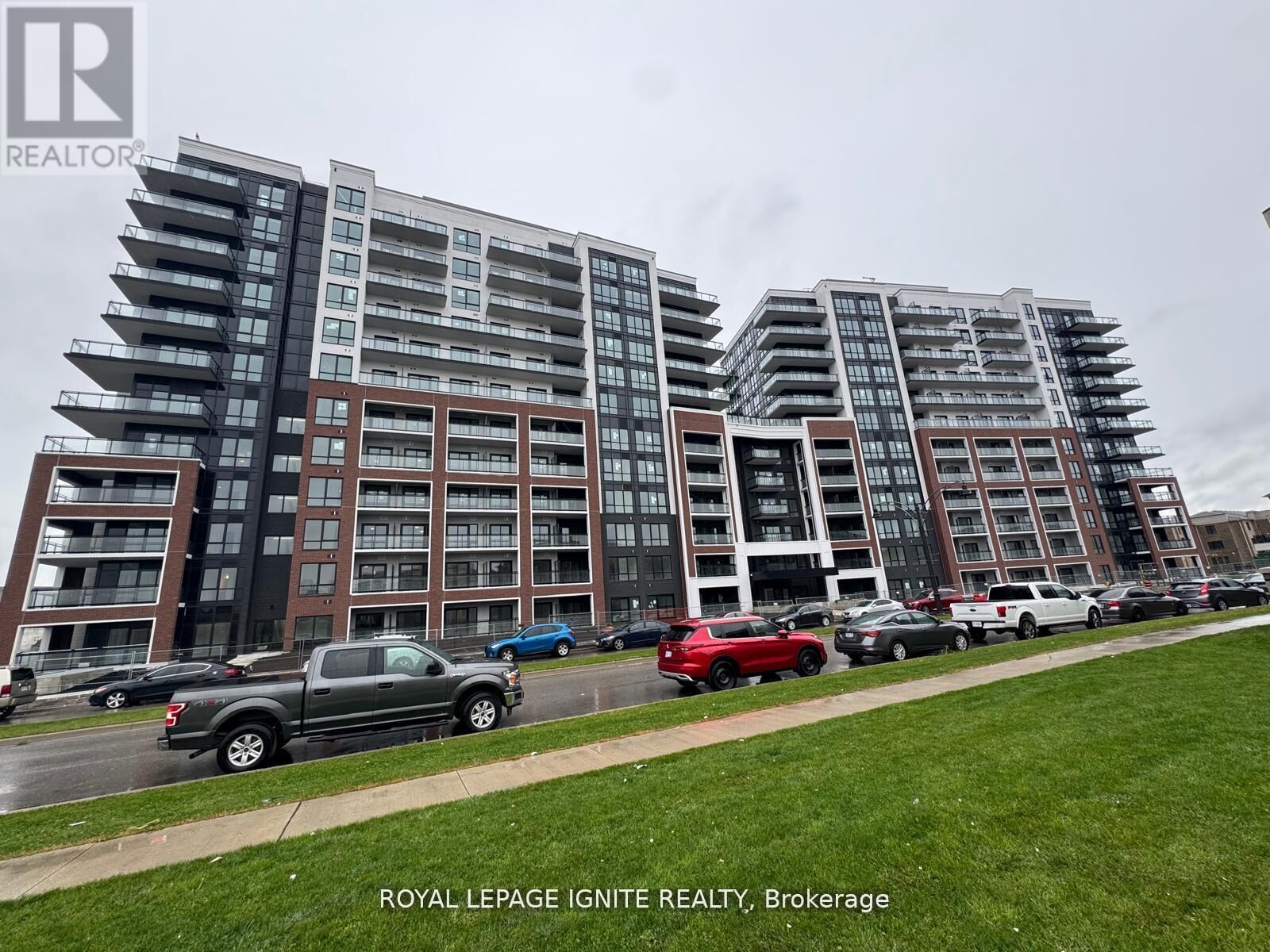 Property Photo:  51 Clarington Boulevard 101  ON L1C 7J8 