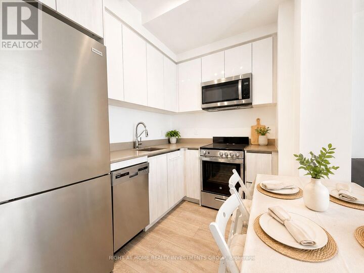 Property Photo: 3100 Keele Street 1212 ON M3M 0E1