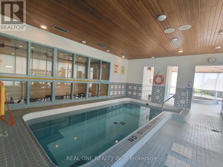 Property Photo: 880 Dundas Street West 1404 ON L5C 4H3