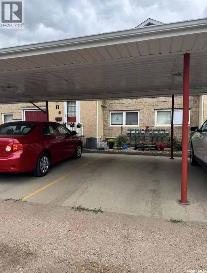 Property Photo:  H 279 Hochelaga Street E  SK S6H 0N9 