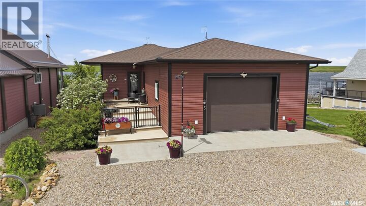Property Photo: 5 Lakeview Drive SK S0N 2N0