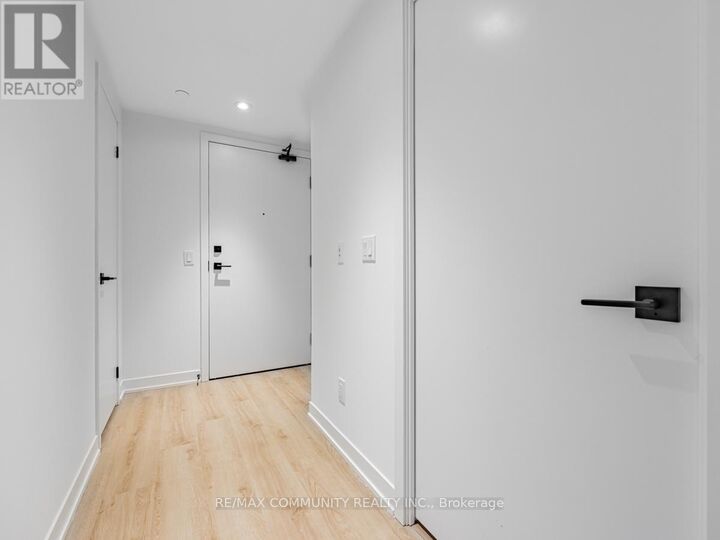 Property Photo:  319 Jarvis Street North 3308  ON M5B 0C8 