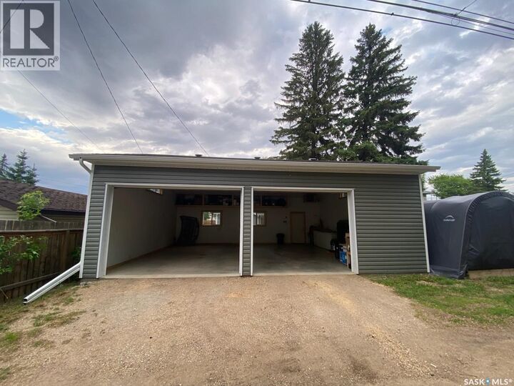 Property Photo:  2009 7th Street  SK S0K 3R0 