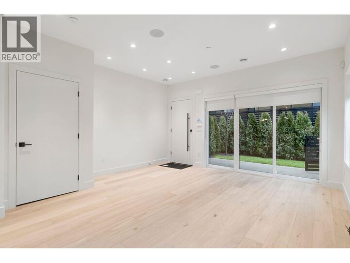 Property Photo: 2539 Grant Avenue 1 BC V5K 3G6