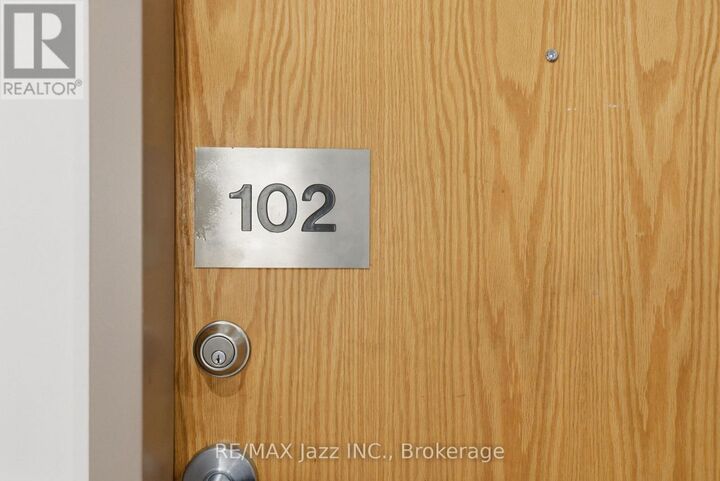 Property Photo:  44 Bond Street West 102  ON L1G 6R2 