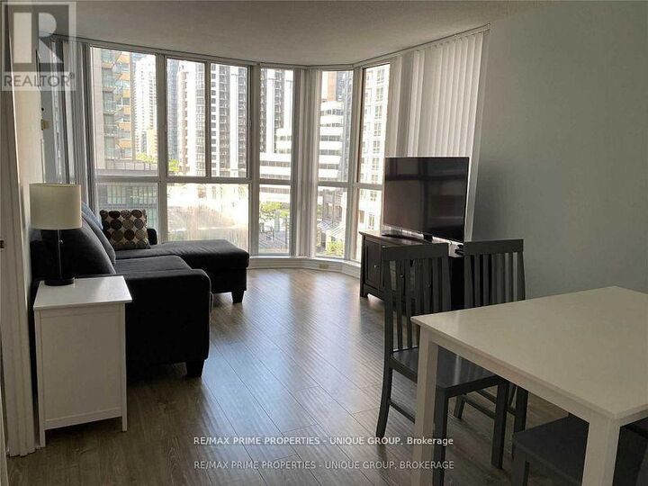 Property Photo:  736 Bay Street 512  ON M5G 1N6 