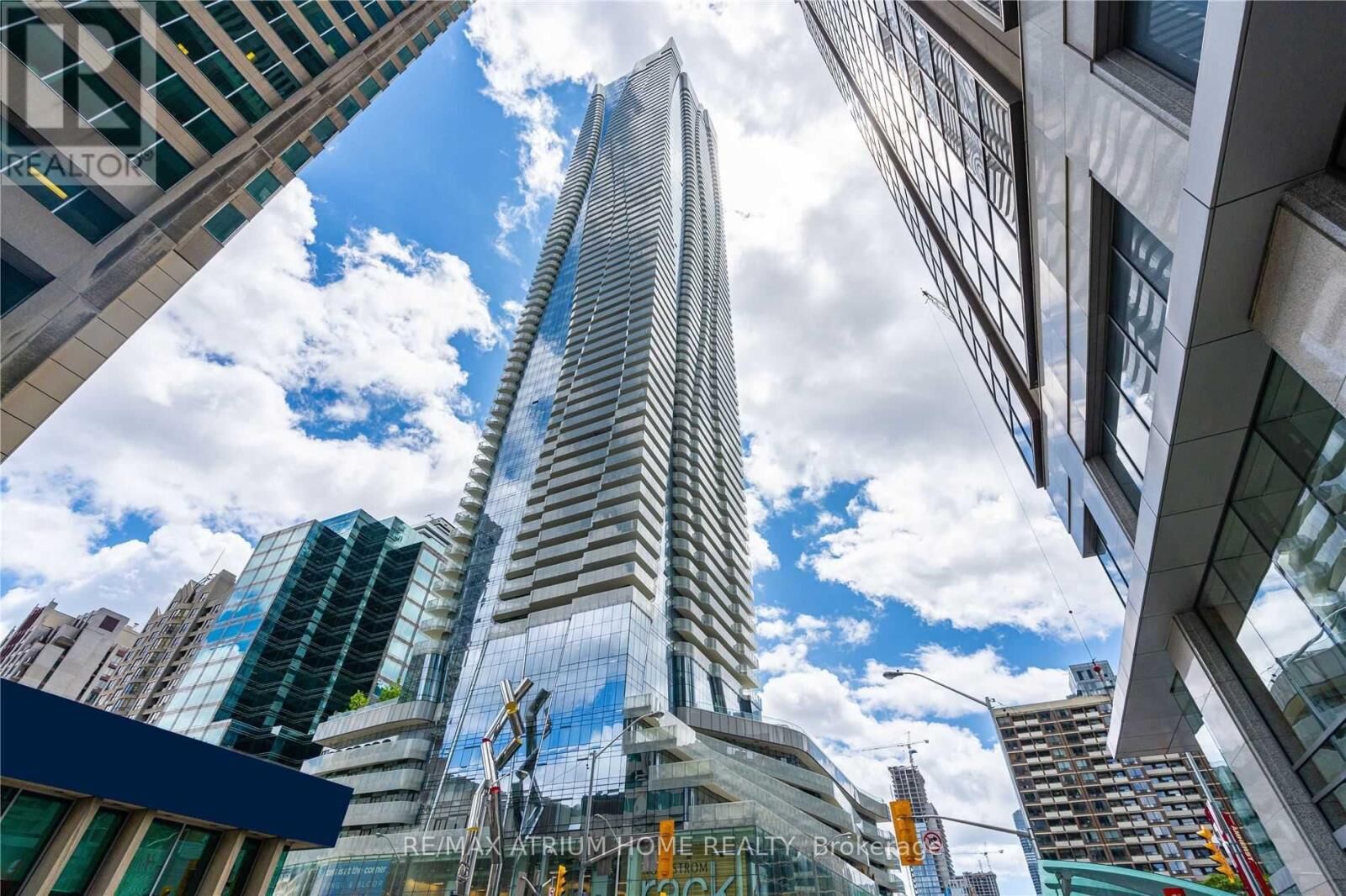 Property Photo:  1 Bloor Street East 1809  ON M4W 0A8 