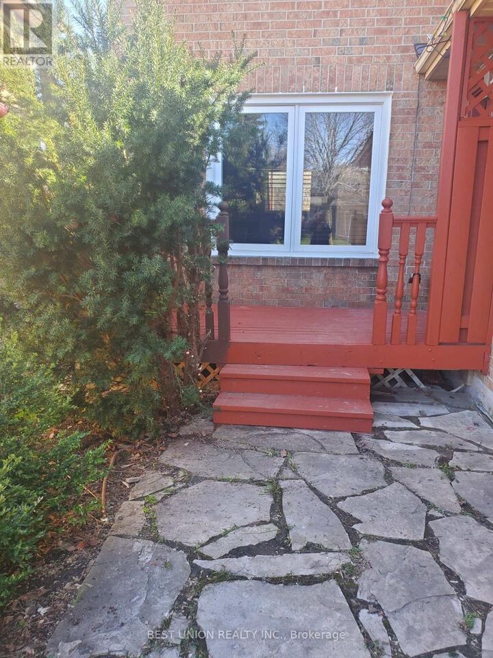 Property Photo:  104 Houseman Crescent  ON L4C 7S5 