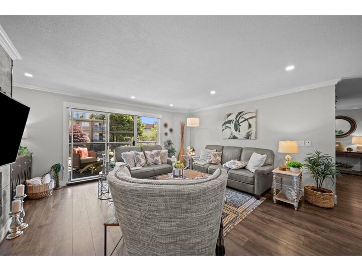 Property Photo:  1441 Blackwood Street 208  BC V4B 3V6 