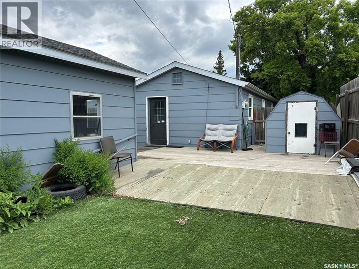 Property Photo:  630 4th Street  SK S4A 0V5 