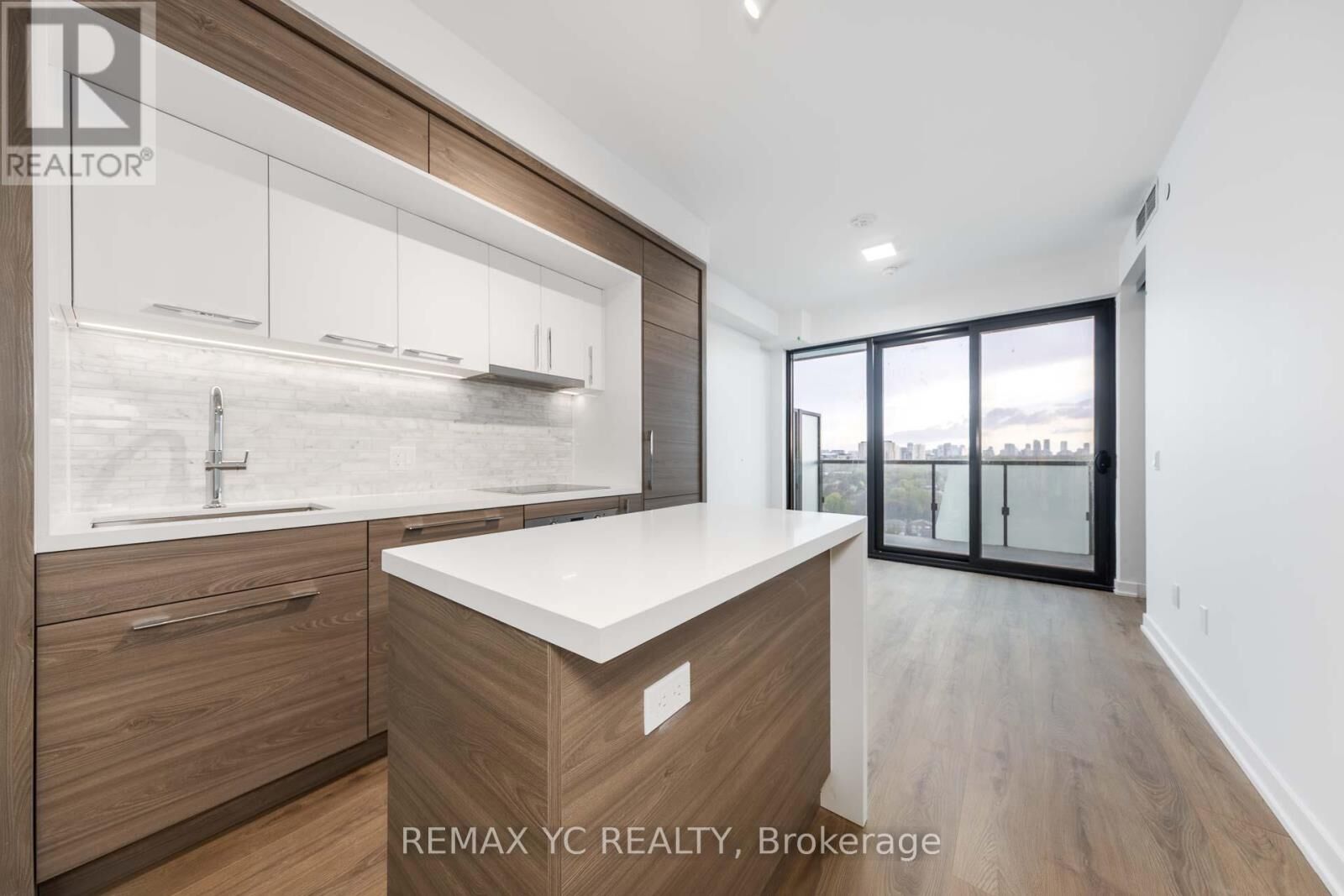 Property Photo: 29 Green Trail Court 2109 ON M2K 0J9