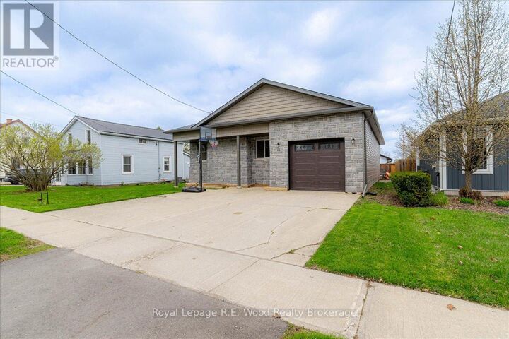 Property Photo: 44 Stover Street North ON N0J 1P0