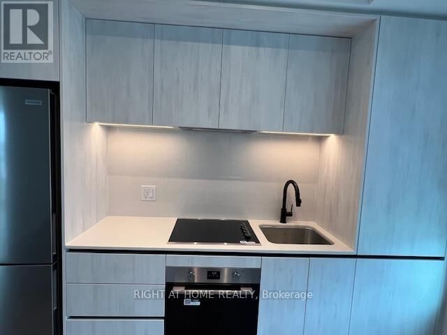 Property Photo:  2495 Eglinton Avenue West 1604  ON L5M 2T2 