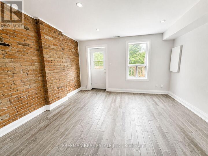 Property Photo:  342 Howland Avenue Upper  ON M5R 3B9 