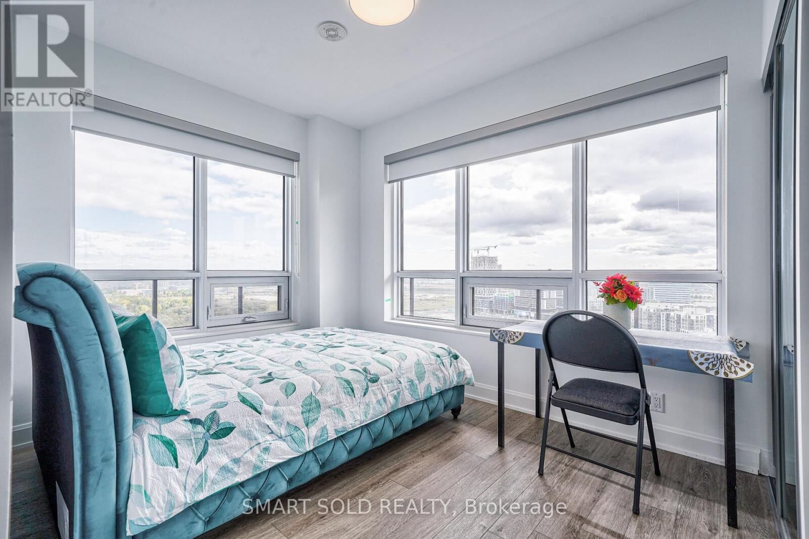 Property Photo:  8 Water Walk Drive C 2701  ON L3R 6L4 