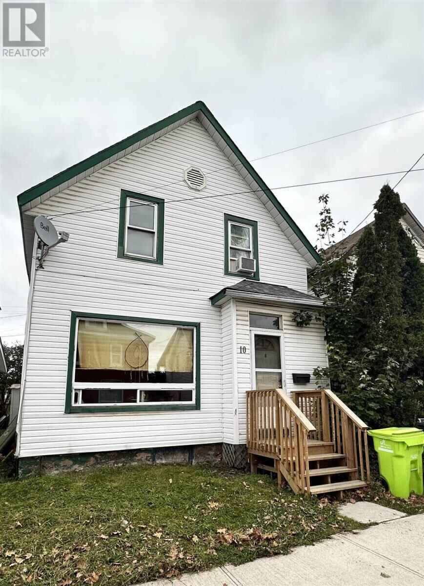 Property Photo: 10 Grace St ON P6A 2S6