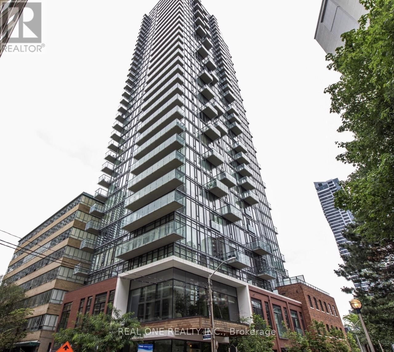 Property Photo:  75 St Nicholas Street 2205  ON M4Y 0A5 