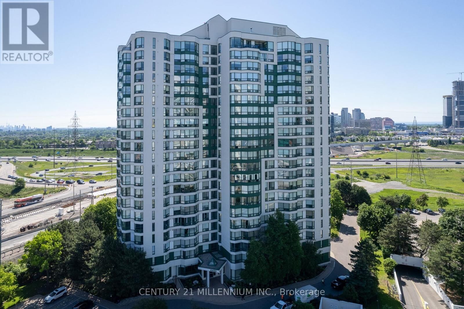 Property Photo:  4450 Tucana Circuit 902  ON L5R 3R4 