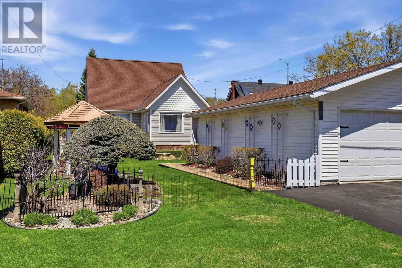 Property Photo:  1073 Wellington St  ON P6A 2P2 