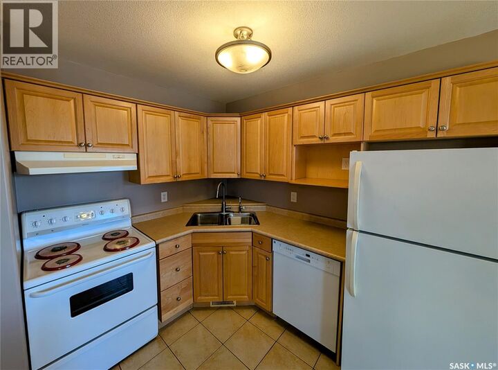Property Photo:  4068 Buckingham Drive E  SK S4V 3A9 