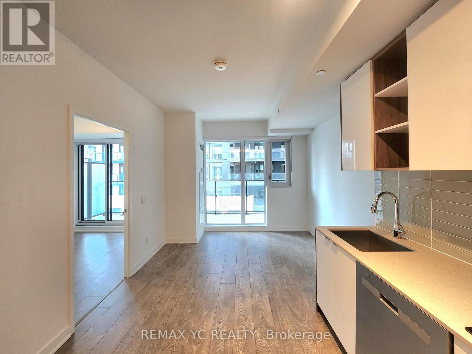 Property Photo: 543 Richmond Street West 915 ON M5V 1Y9