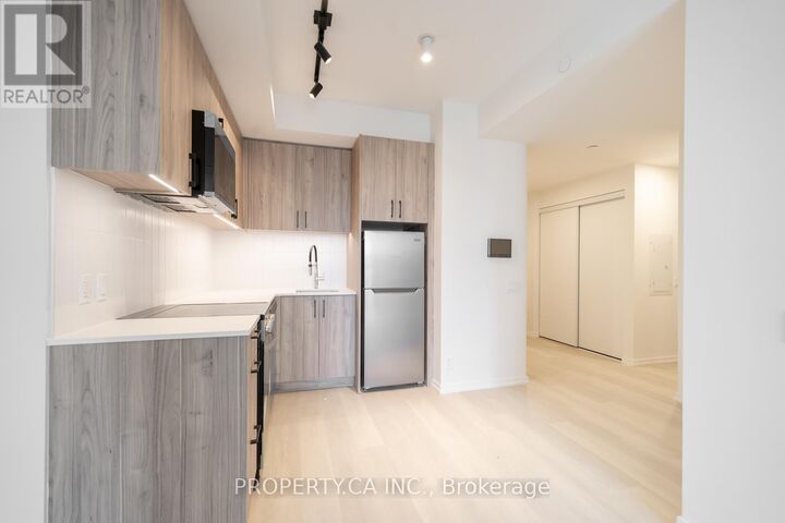 Property Photo:  109 Erskine Avenue 407  ON M4P 0G8 