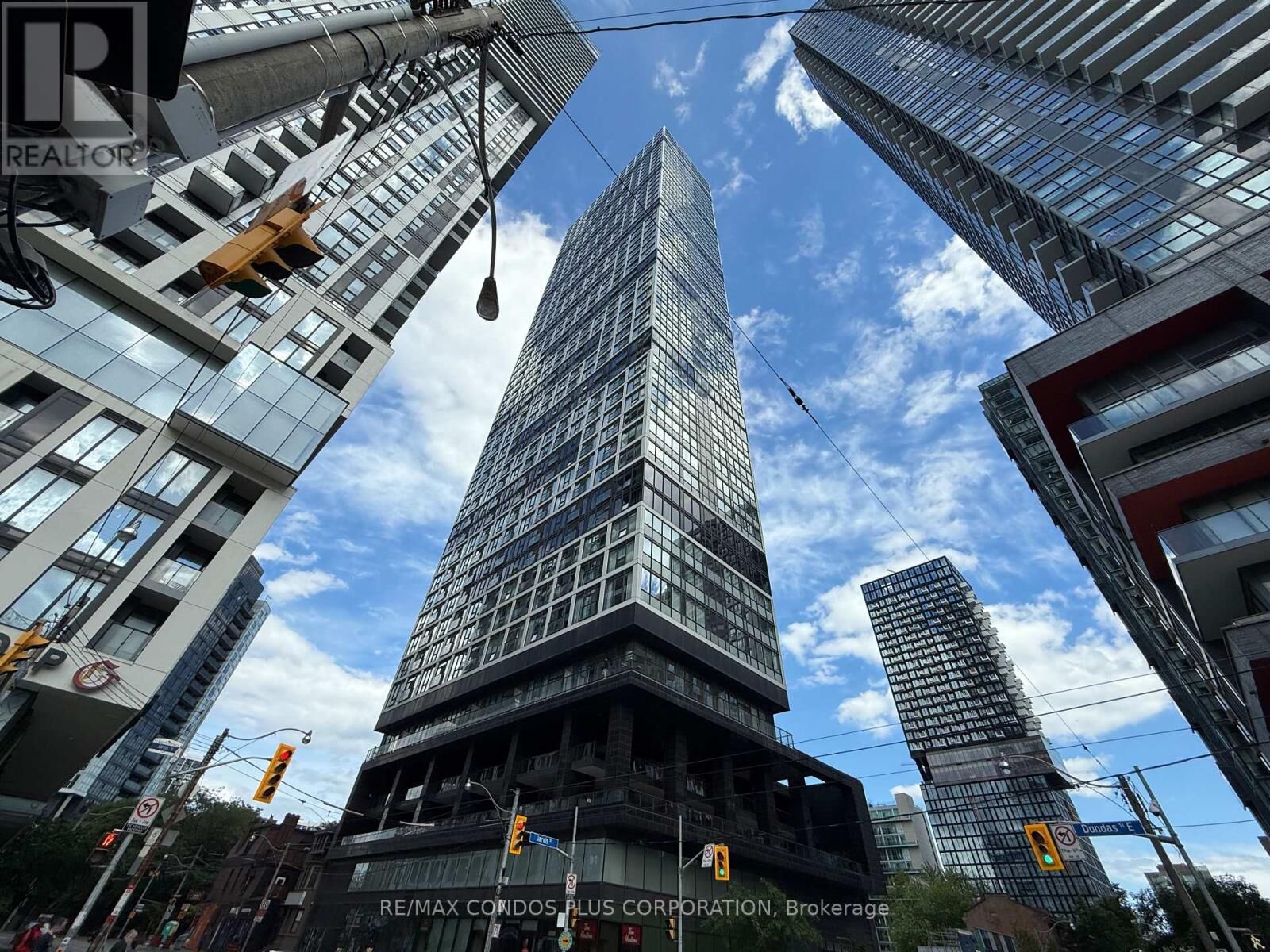 Property Photo:  181 Dundas Street East 2215  ON M5A 0N5 
