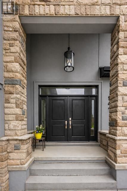 Property Photo:  941 Longworth Road  ON N6K 0C9 