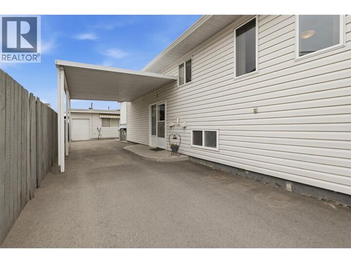 Property Photo: 1075 Acadia Place BC V2B 7Z5