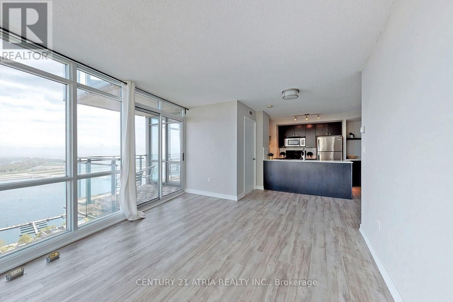 Property Photo: 11 Brunel Court 3910 ON M5V 3Y3