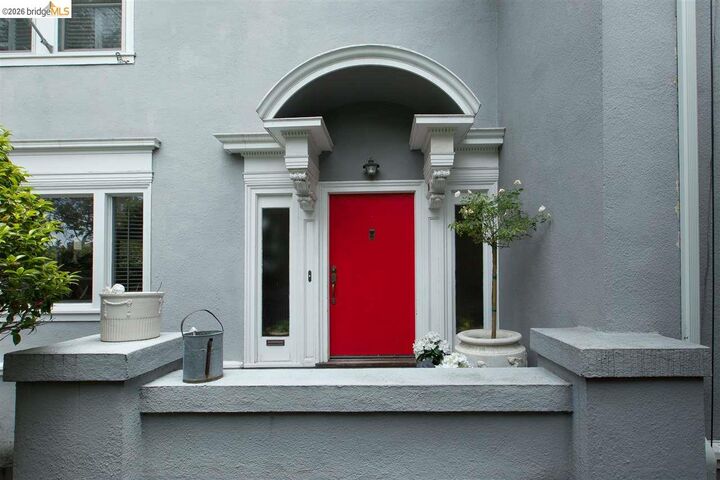 Property Photo:  16 Craig Ave  CA 94611 