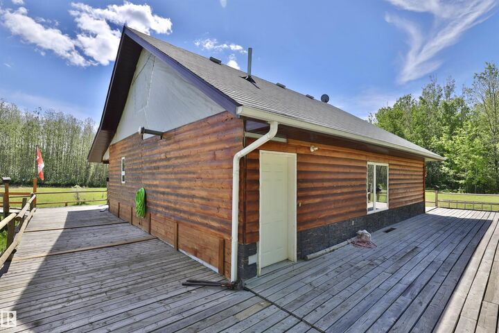 Property Photo: 42070 Twp Road 463 AB T0C 2X0